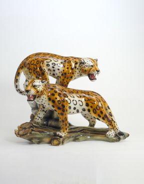 Leopardo in ceramica su tronco - Ceramiche Boxer